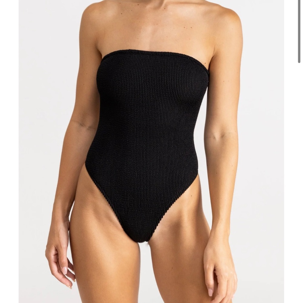Wave Break Strapless One Piece Black